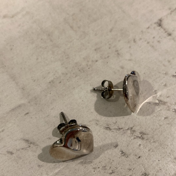 Sterling silver heart post earrings - Picture 5 of 7